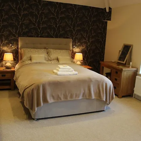 A Family In - 2d Lowdale Lane * Sleights